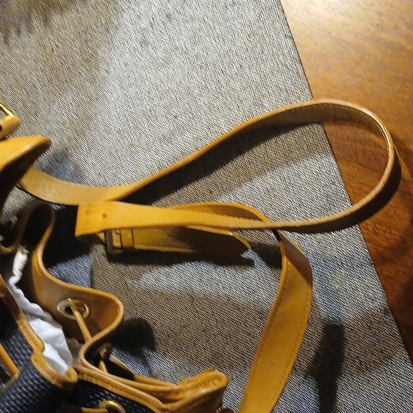 Stylish Black and Tan Men's Bag - Picture 11 of 16